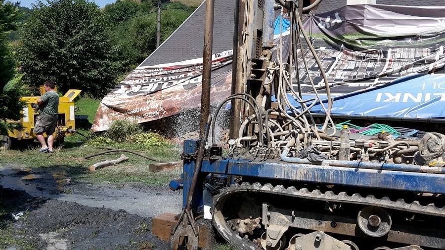 Pásová vrtná súprava pri vŕtaní